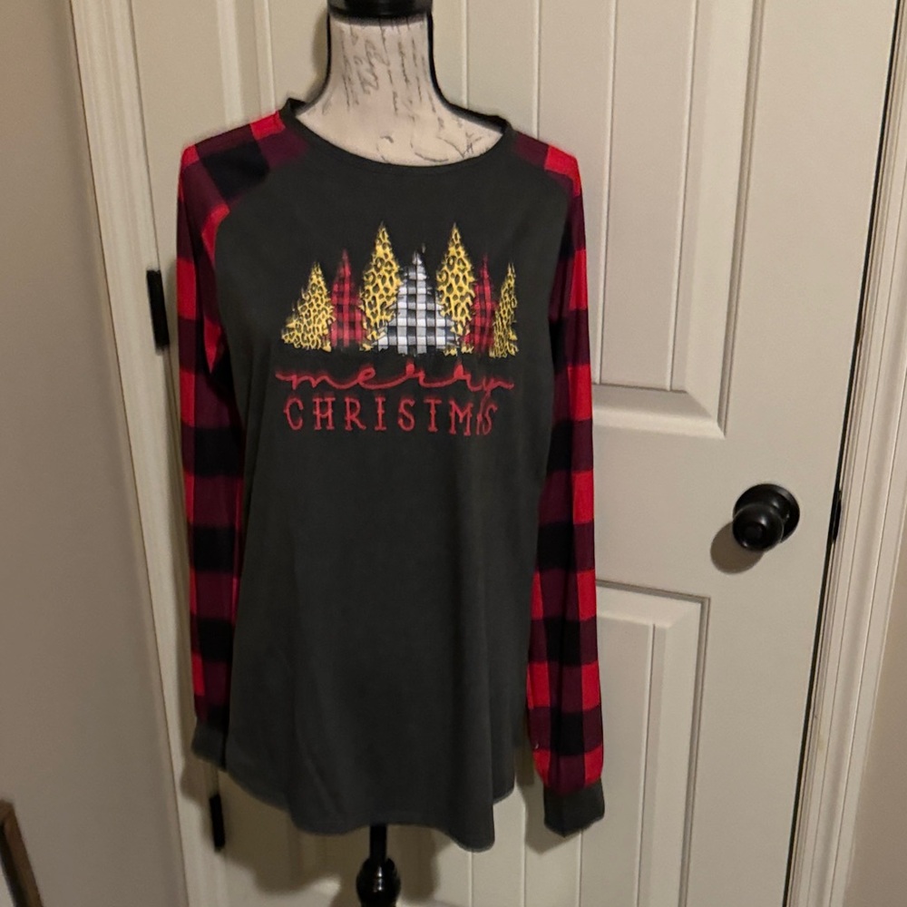 Plaid Sleeve Merry Christmas Long Sleeve Top